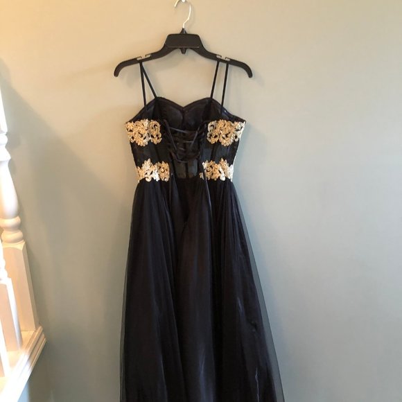 dress - Picture 2 of 2